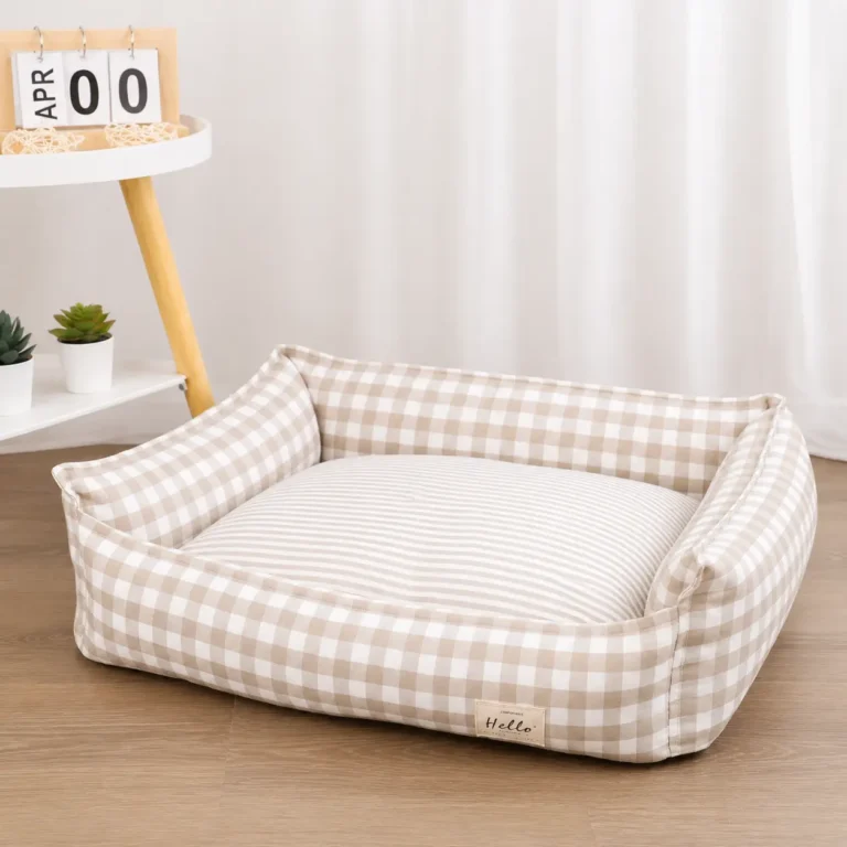 Panier pour petit chien à carreaux beige