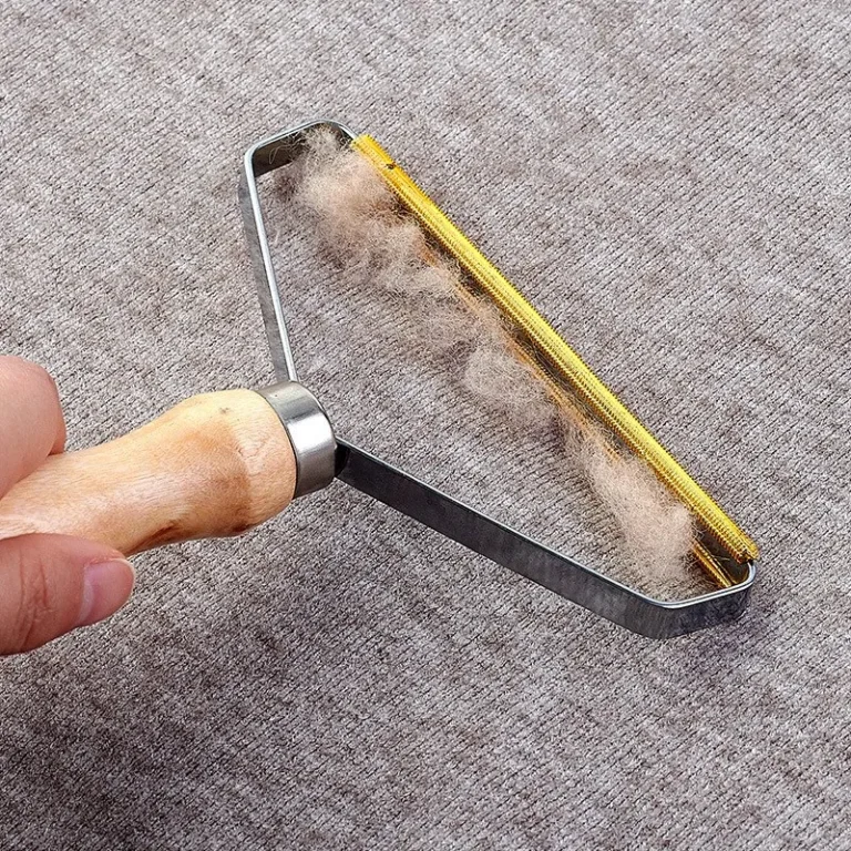 Brosse à poils d'animaux en laine pour animaux de compagnie, épilateur portable, peigne manuel pour chiens et chats 2