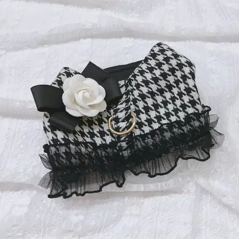 Harnais noir et blanc avec fleur pour chien 3