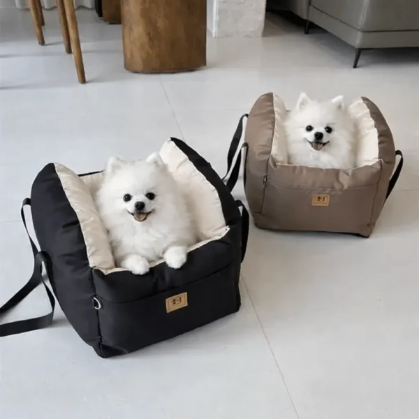 Siège de voiture rembourré chien