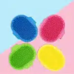 Brosse en caoutchouc souple pour chien 1