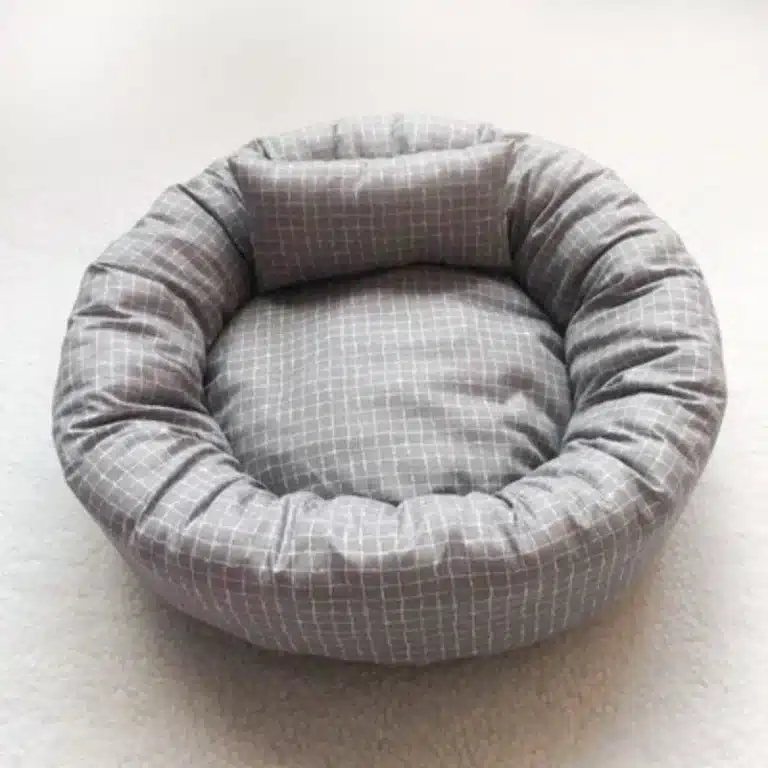 Coussin rond à carreaux pour chien 5