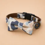 Collier noeud papillon bleu et beige chien