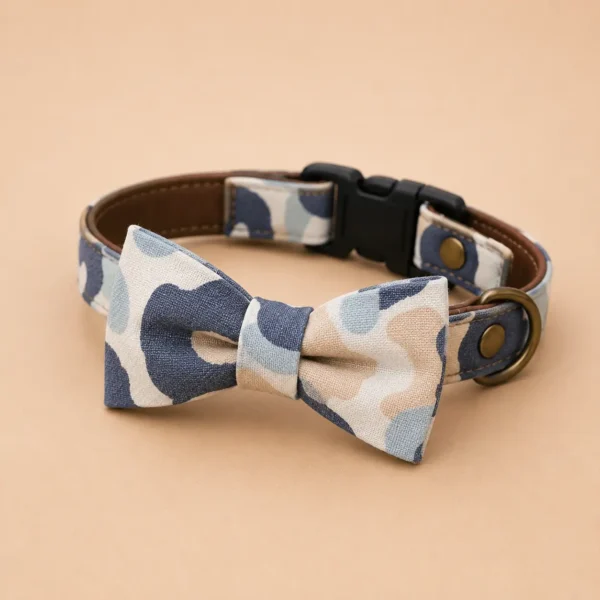 Collier noeud papillon bleu et beige chien