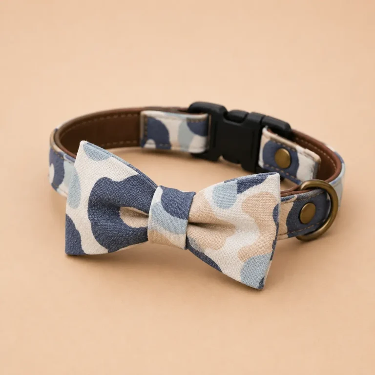 Collier noeud papillon bleu et beige chien