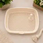 Litière pour petit chien sur terrasse blanc