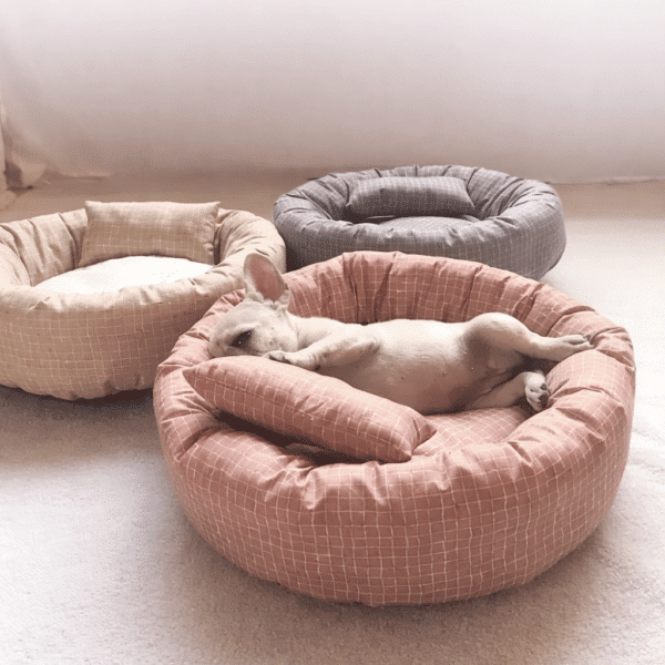 Coussin rond à carreaux pour chien