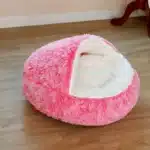 Panier igloo rose vif et blanc chien 3