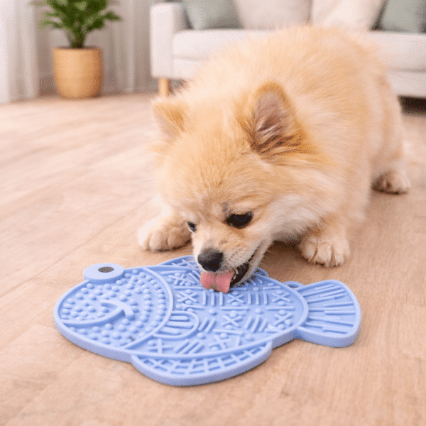 Tapis de léchage forme poisson bleu pour chien