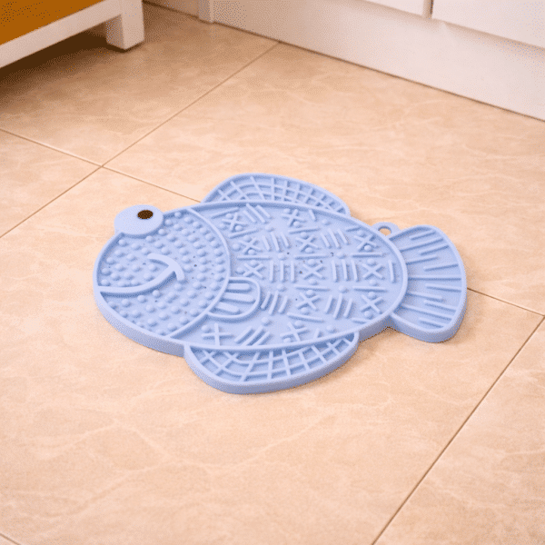 Tapis de léchage forme poisson bleu pour chien