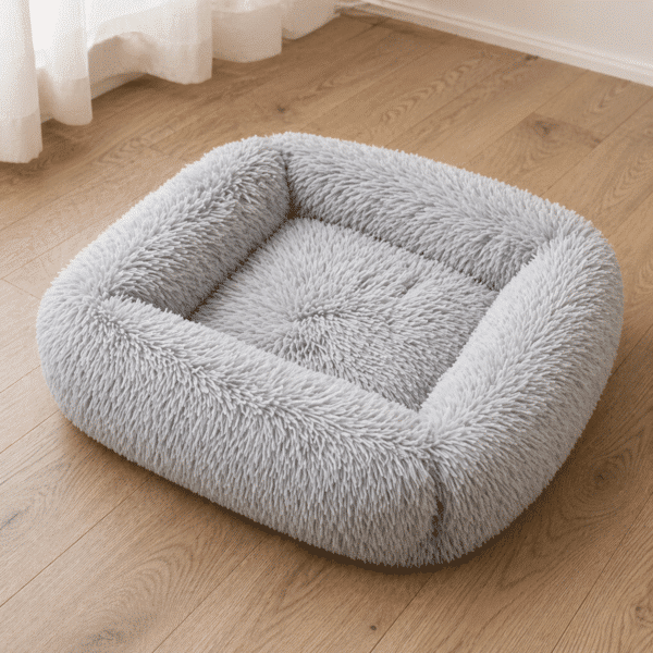 Lit moelleux pour petit chien gris clair