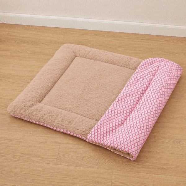 Tapis rembourré chien marron et rouge