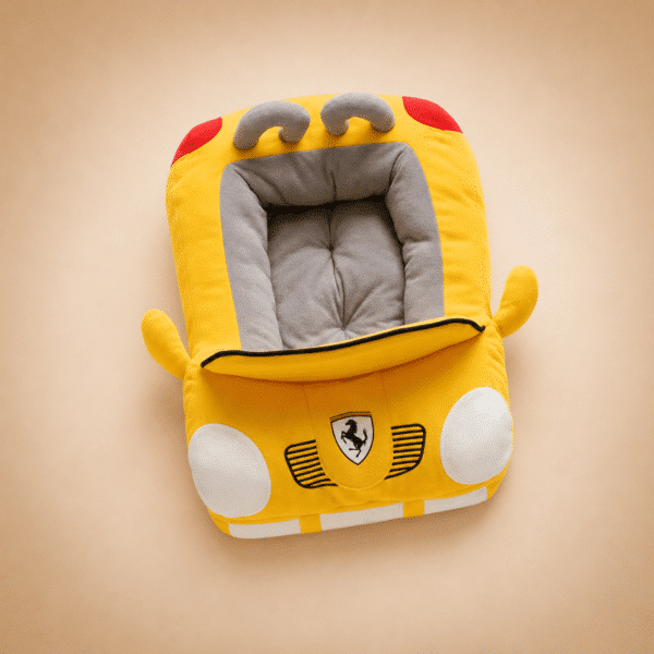 Niche voiture ferrari jaune chien