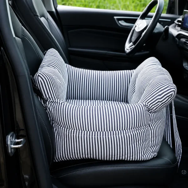 Siège de voiture chien rayé gris et blanc