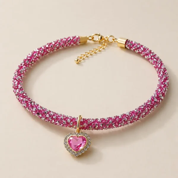 Collier en cuivre et zirconium  chihuahua rose