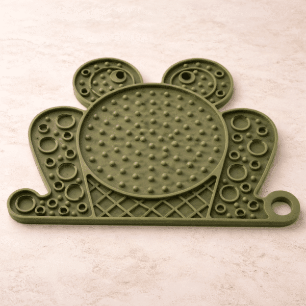 Tapis de léchage forme grenouille vert foncé pour chien