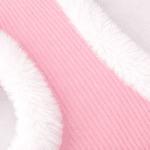 Tissu rose et fourrure blanche douce