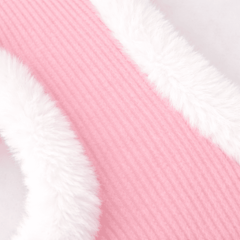Tissu rose et fourrure blanche douce