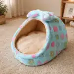 Panier bleu fleur rose petit chien