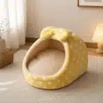Panier jaune pois blanc petit chien