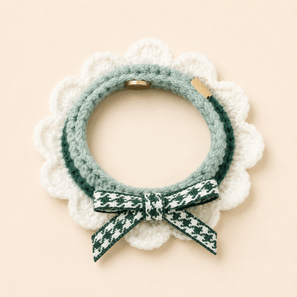 Collier blanc ruban vert petit chien